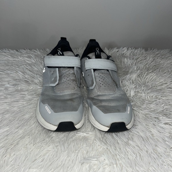 On Cloud Play Shoes Kid's Size 3 Gray Low Top Athletic Running Sneakers - Picture 2 of 16